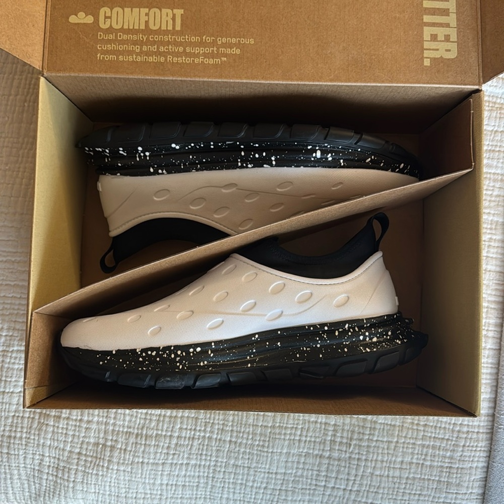 Kane Footwear Revive AC New with Tags